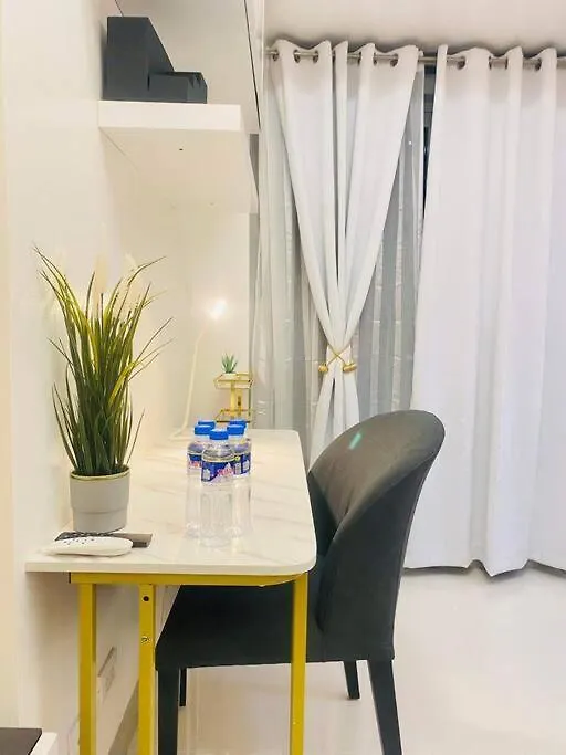 Uptown Parksuites Tower 2 Manila 0*,  Filipiny